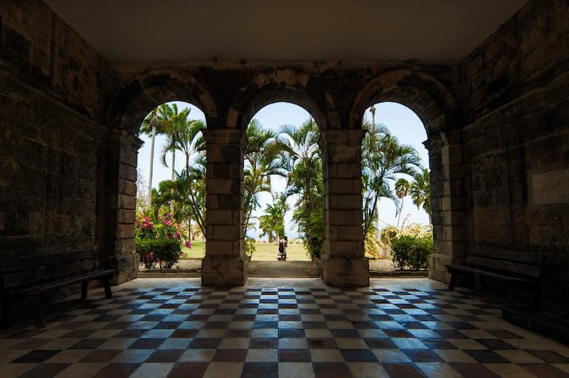 Checkerboard portico overlooking palm trees